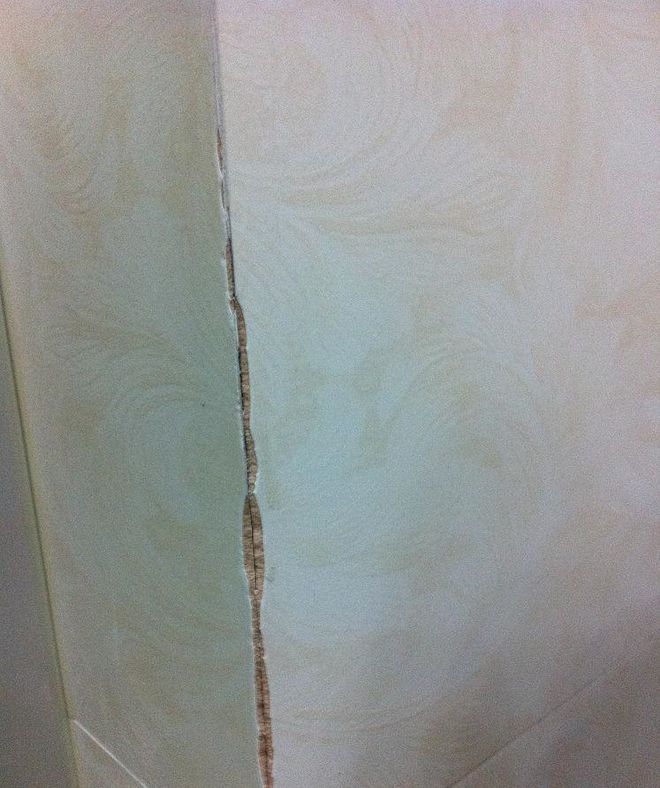 墙砖打孔打坏怎么办视频(墙砖打孔打坏怎么办视频教学)